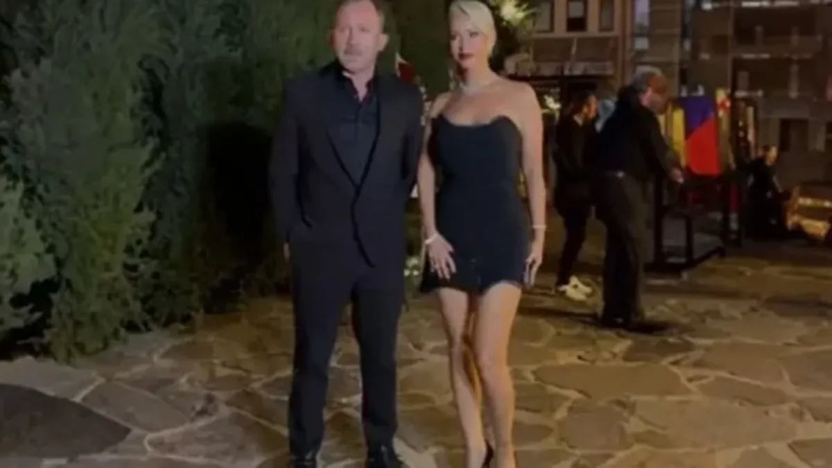 “Kafaları karıştırdı! Sevgilisi mi?” Sergen Yalçın düğüne Oktay Derelioğlu’nun eski eşi Sezer Çakır ile geldi!