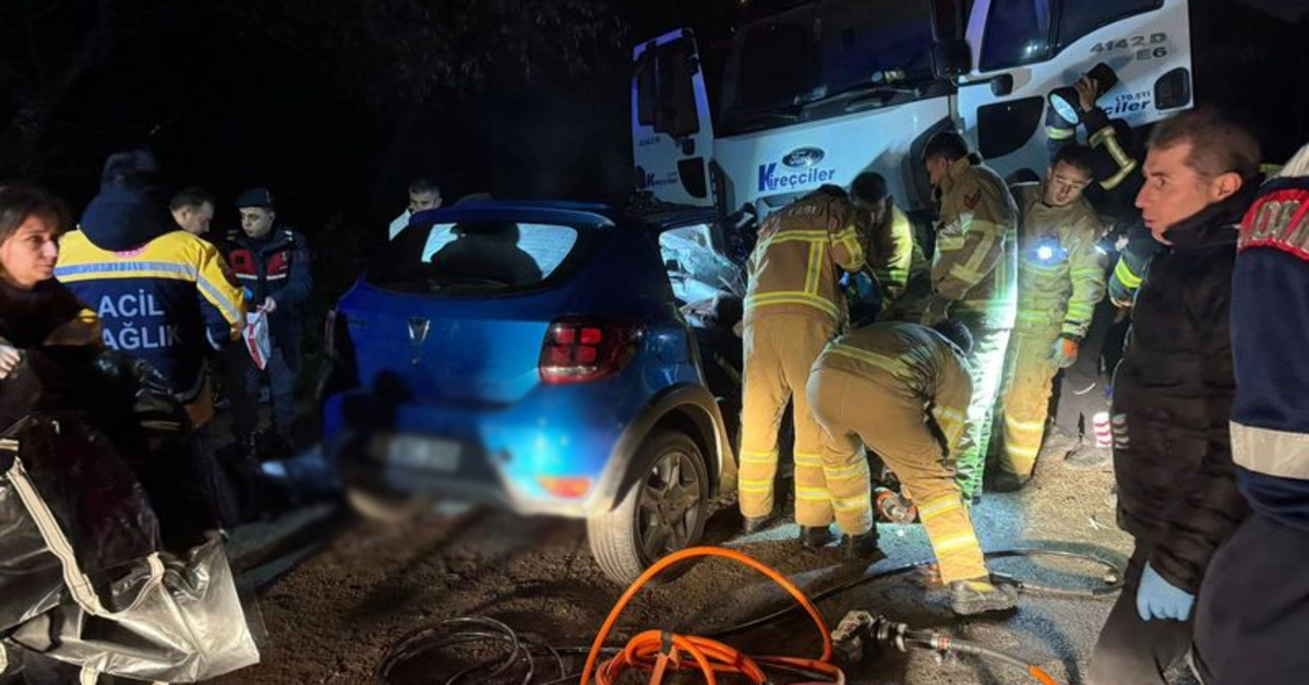 Bartın’da kamyonla çarpışan otomobildeki 5 kişi öldü